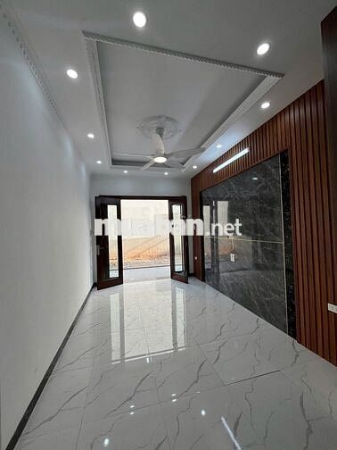 Nhà 5T*37m2 ngõ thông, ô tô đỗ cổng. Gần trường, chợ. Giá chỉ 3,35 tỷ