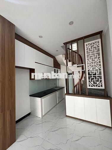 Nhà 5T*37m2 ngõ thông, ô tô đỗ cổng. Gần trường, chợ. Giá chỉ 3,35 tỷ