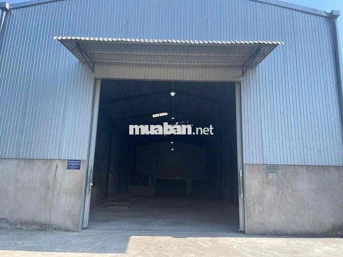 KHO 250m2 MẶT TIỀN NGUYỄN TẤT THÀNH