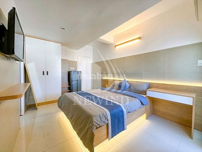 Hợp đồng thuê 2,4 tỷ, toà nhà ks 50c Trường Sơn ,DT:11x17m,kc :hầm 7L