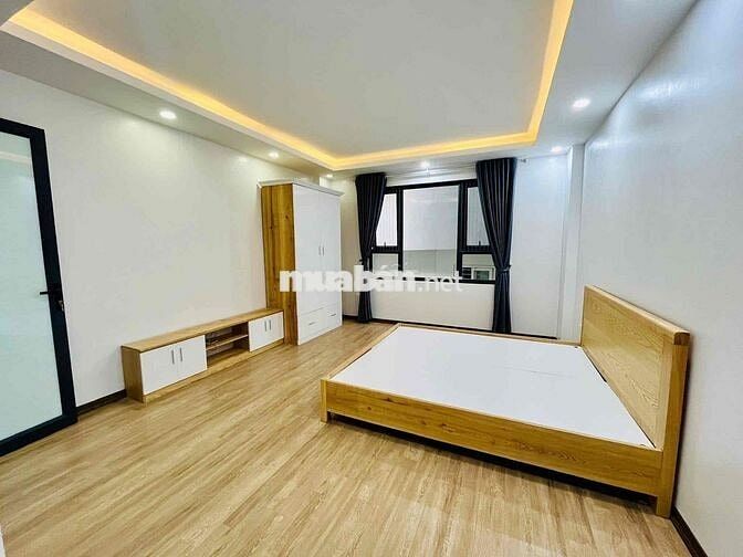 Lô góc 3 thoáng! Thái thịnh, ngõ rộng 3 gác, oto gần, 50m-5 tầng,9đ