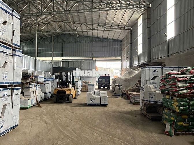 Kho xưởng 830m² trong cụm kho đường Quốc Lộ 1A, lộ Container