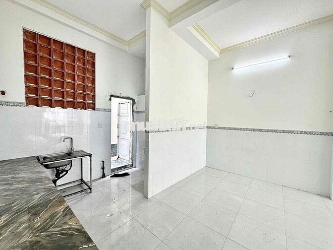 Nhà trệt lầu 3PN hẻm đường Nhật Tảo chỉ 5 triệu
