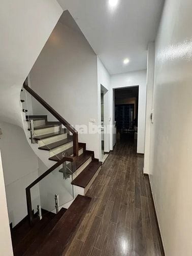 Bán gấp nhà Cầu Giấy để mua biệt thự, DT 50m2, 6 tầng, giá chỉ 15.8 ty