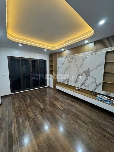 Bán gấp nhà Cầu Giấy để mua biệt thự, DT 50m2, 6 tầng, giá chỉ 15.8 ty