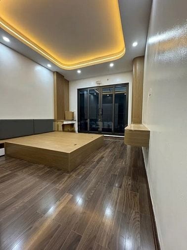 Bán gấp nhà Cầu Giấy để mua biệt thự, DT 50m2, 6 tầng, giá chỉ 15.8 ty