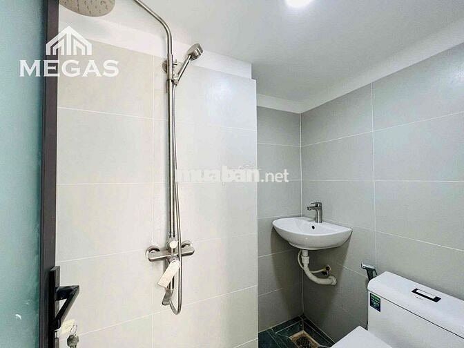 DUPLEX SINH VIÊN BAN CÔNG Ở ĐC 4ng4xe NGAY TRƯỜNG CHINH-CÓ THANG MÁY
