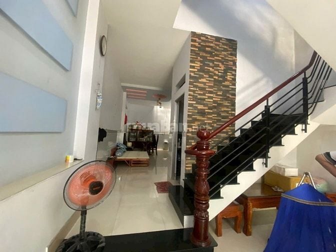 4,5mx18m.Nguyễn văn quá -quận12, nhà 2tầng 3pn, 3wc, sân để xe rộng..