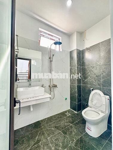 Nhà 5T*43m2 gần bệnh viện đa khoa - cách đường QL6 chỉ 300m- Giá 3,5tỷ
