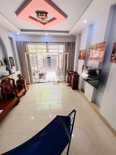 4,5mx18m.Nguyễn văn quá -quận12, nhà 2tầng 3pn, 3wc, sân để xe rộng..