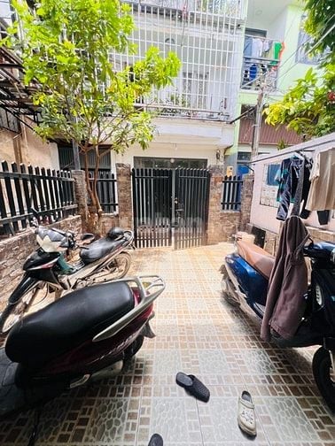 4,5mx18m.Nguyễn văn quá -quận12, nhà 2tầng 3pn, 3wc, sân để xe rộng..