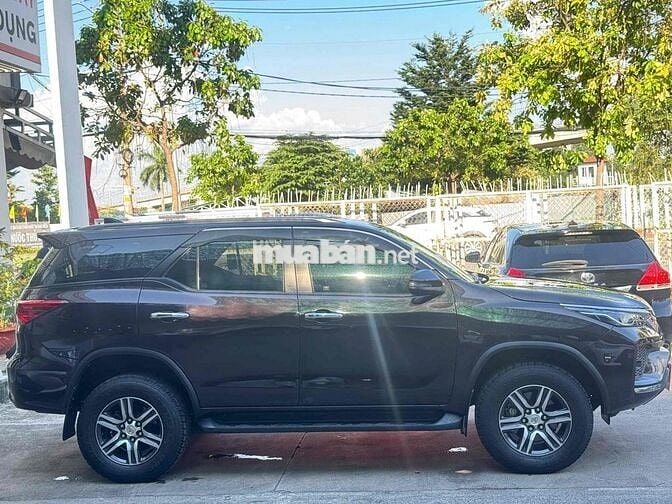 Toyota Fortuner 2020 dầu tự động gia đình đi ít