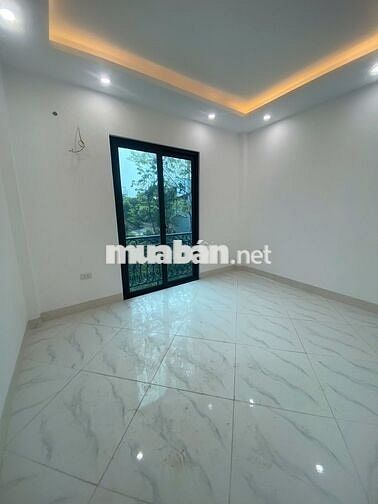 Nhà 4T*38m2 đẹp- ngõ rộng ô tô đỗ cổng- gần đường QL6- Giá chỉ 3,45 tỷ