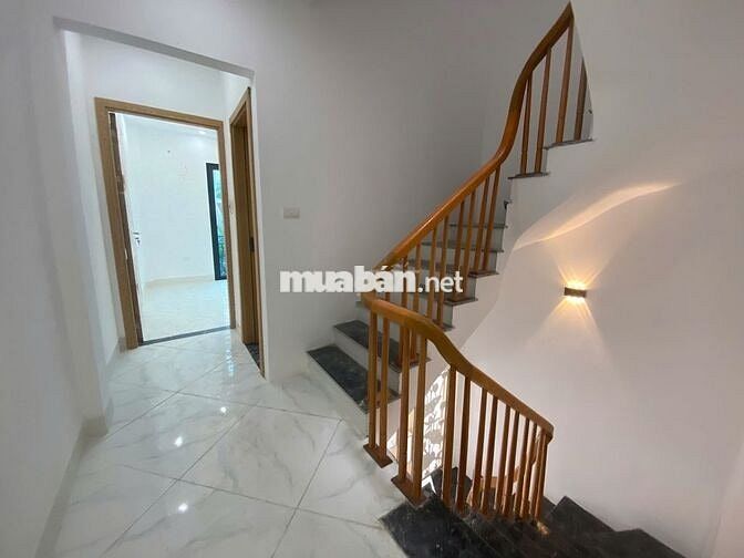Nhà 4T*38m2 đẹp- ngõ rộng ô tô đỗ cổng- gần đường QL6- Giá chỉ 3,45 tỷ