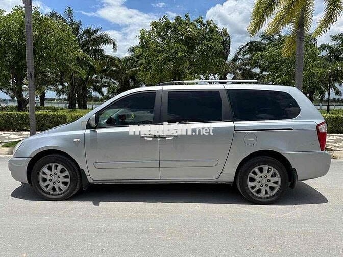 Kia Carnival 11 chỗ máy dầu đời 2009