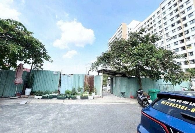 CHO THUÊ LÔ ĐẤT 2 MẶT TIỀN / ĐỖ XUÂN HỢP , Q9 . DT : 5000
