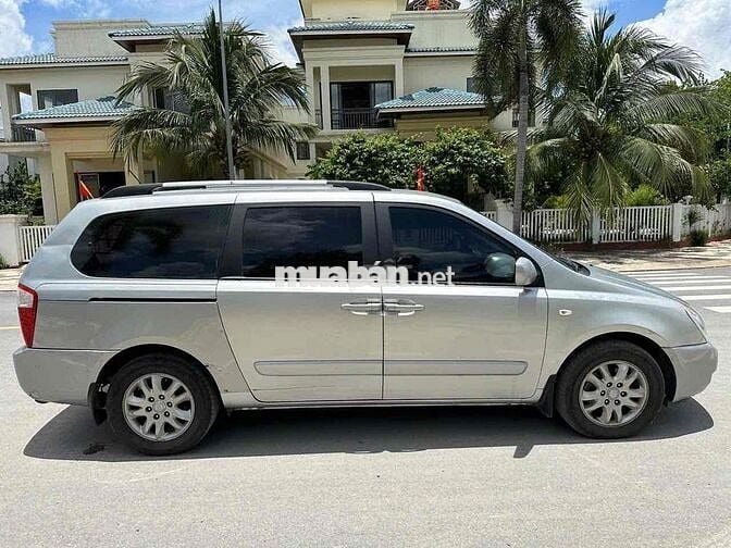 Kia Carnival 11 chỗ máy dầu đời 2009