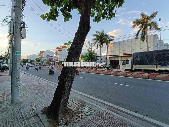 Nhà mặt tiền 90m2, 1 phòng ngủ, đường Huỳnh Tấn Phát , Xã Nhà Bè