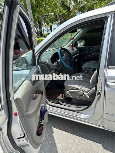 Kia Carnival 11 chỗ máy dầu đời 2009