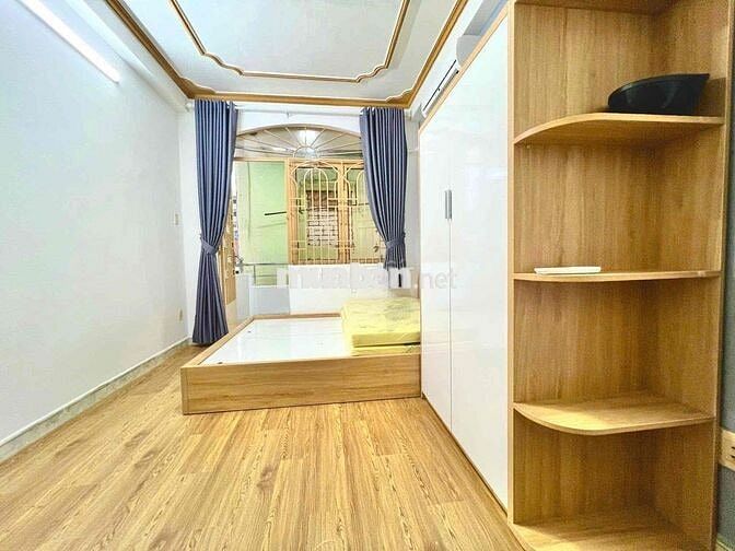 CHO THUÊ PHÒNG BAN CÔNG LỚN FULL NỘI THẤT GẦN VĂN LANG CƠ SỞ 1 GIÁ RẺ