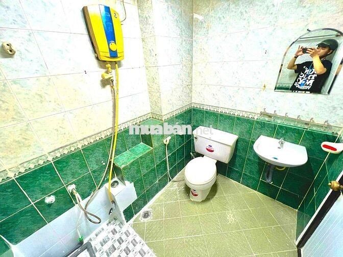 CHO THUÊ PHÒNG BAN CÔNG LỚN FULL NỘI THẤT GẦN VĂN LANG CƠ SỞ 1 GIÁ RẺ