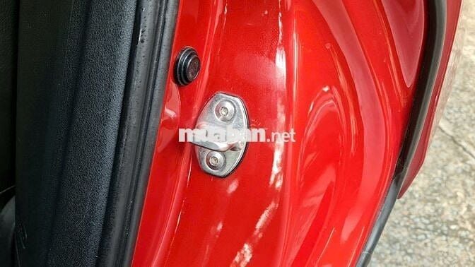 CẦN BÁN GẤP XE Ô TÔ AUDI 5 CHỖ MÀU ĐỎ. 550TR