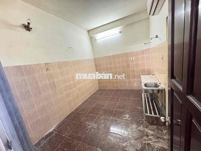 Phòng trọ giá rẻ ngay chợ Lạc Quang