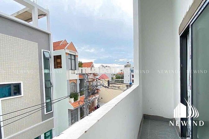 DUPLEX BAN CÔNG Đ. SỐ 23, TÂN QUY. Ở ĐƯỢC 3-4 BẠN. SÁT TDTU, RMIT, NTT