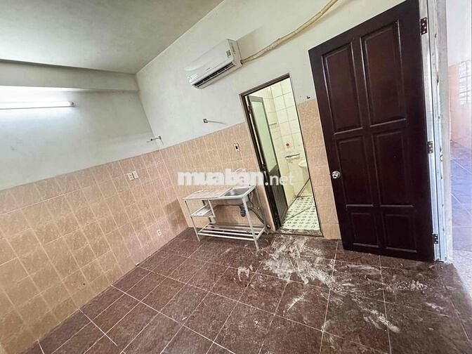 Phòng trọ giá rẻ ngay chợ Lạc Quang