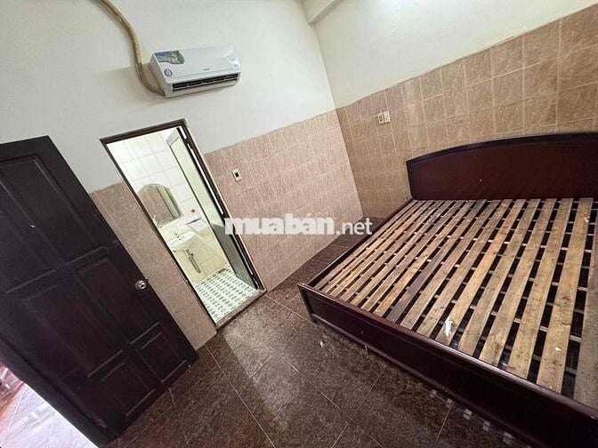 Phòng trọ giá rẻ ngay chợ Lạc Quang