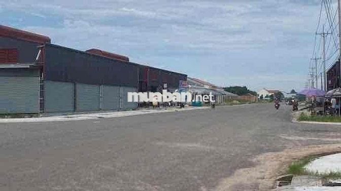 1 lô *** mặt tiền đường nhựa với tổng Diện Tích hơn 275m2