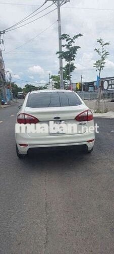 Gia đình cần bán xe ford fiseta 2014 số tự động