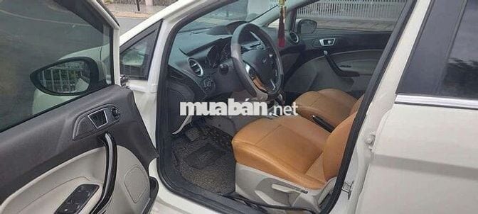 Gia đình cần bán xe ford fiseta 2014 số tự động