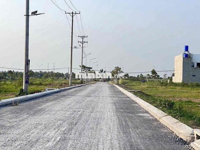 Đất Ngộp kdc thị trấn Đức Hoà 5x17m đường nhựa giá 999tr