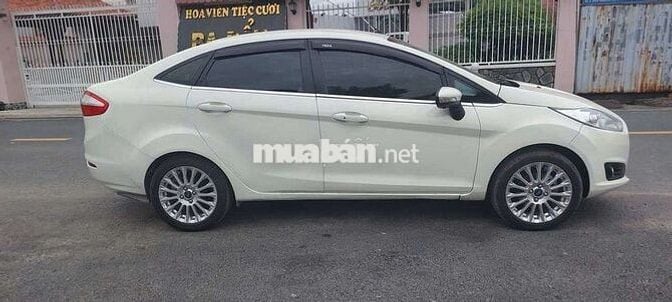 Gia đình cần bán xe ford fiseta 2014 số tự động