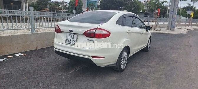 Gia đình cần bán xe ford fiseta 2014 số tự động