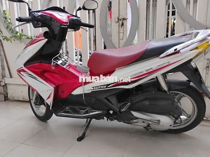 Cần bán xe Air Blade đời 2013 như hình chụp:
