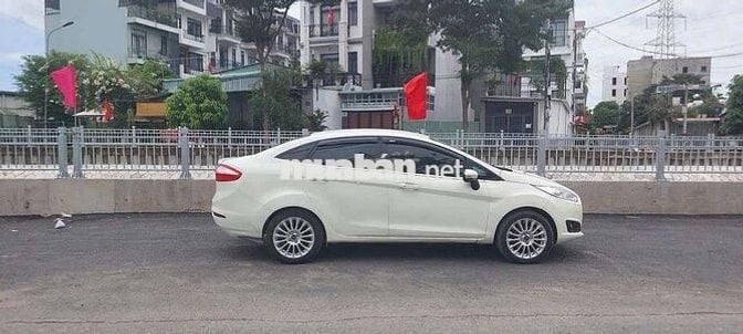 Gia đình cần bán xe ford fiseta 2014 số tự động