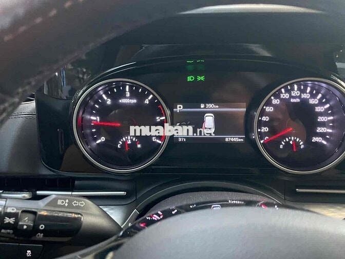 Kia Carnival 2022 2.2D Luxury 8 chỗ - 87450 km