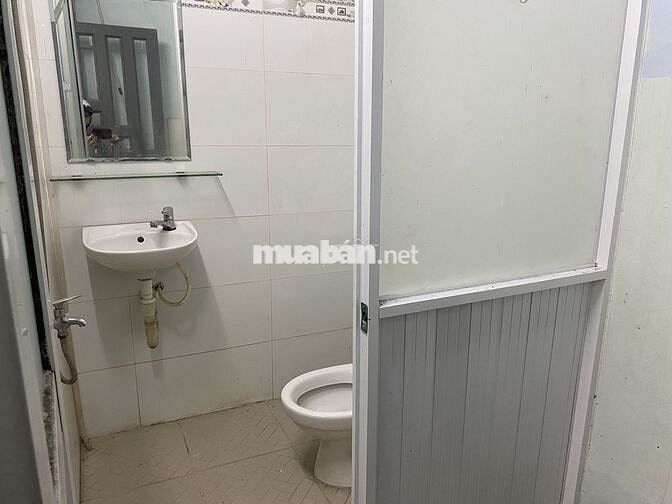 Phòng như hình ngay chợ Bà Chiểu có máy lạnh bếp WC riêng trong phòng