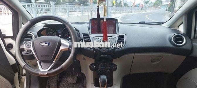 Gia đình cần bán xe ford fiseta 2014 số tự động
