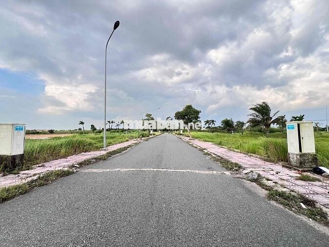 Đất Ngộp kdc thị trấn Đức Hoà 5x17m đường nhựa giá 999tr