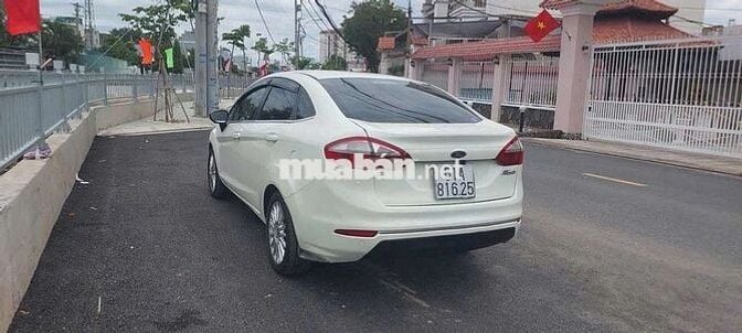 Gia đình cần bán xe ford fiseta 2014 số tự động