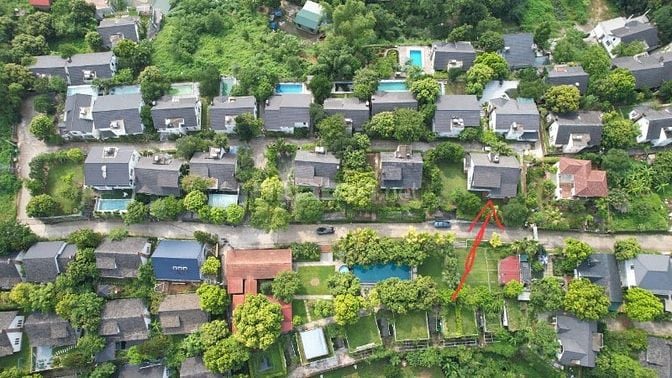 cần bán căn biệt thự 3 mặt tiền nằm trong khu beverly hill xã cư yên