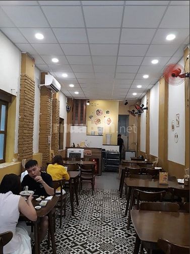 Sang nhượng quán ăn cao cấp mặt tiền N.T.Minh Khai - Quận 1