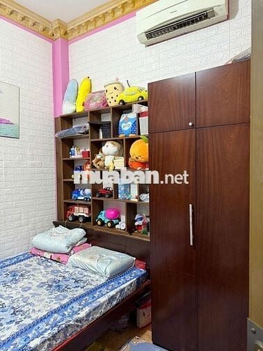 Nhà ở hẽm oto thông, Đường Lê Thị Hồng Gấm