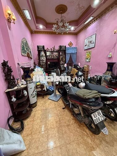 Nhà ở hẽm oto thông, Đường Lê Thị Hồng Gấm