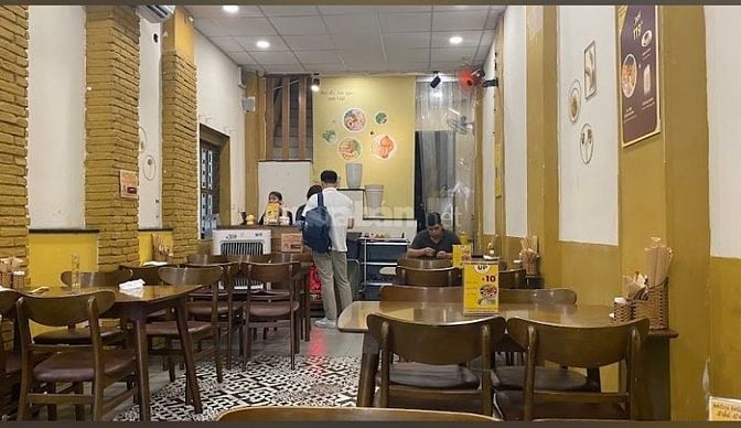 Sang nhượng quán ăn cao cấp mặt tiền N.T.Minh Khai - Quận 1