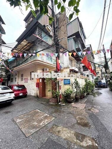 80m2 sổ đỏ hơn 3 tỷ phố Hồng Mai , tập thể tầng 3 căn góc 2 ngủ đẹp.