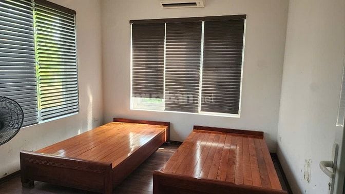 cần bán căn biệt thự 3 mặt tiền nằm trong khu beverly hill xã cư yên